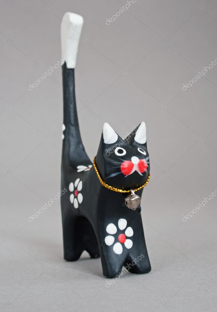 small wooden cat