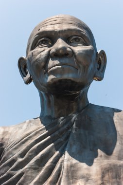 siyah oturma keşiş