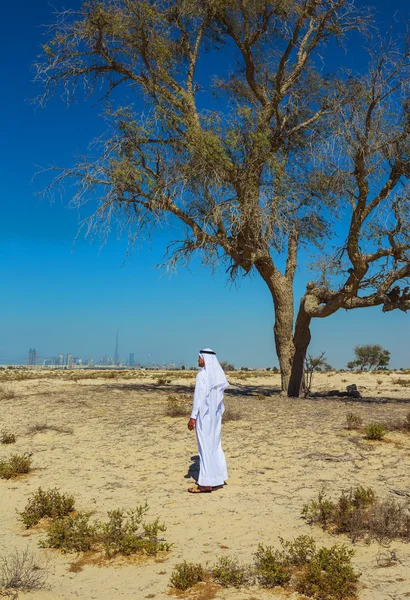 Arab in Arabian desert — Stock Photo, Image