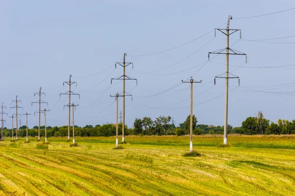 Linii przesyłowych energii — Zdjęcie stockowe