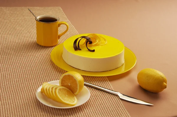 Zitronenkuchen mit Souffleuse — Stockfoto