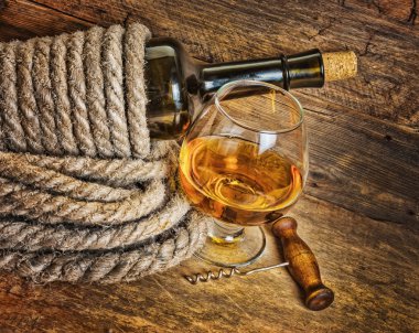 şarap ip ile sarılmış