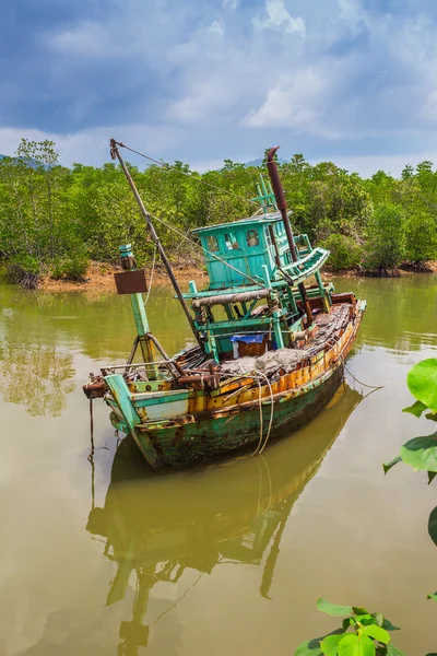 Sailboat sank after serious storm — Stock Photo, Image