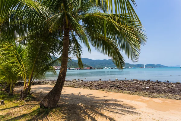 Beautiful tropical beach at island Koh Chang — Stock Photo, Image