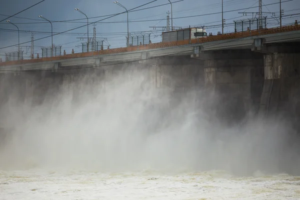 Hydroelectric power plant on the Volga — Stock Photo, Image