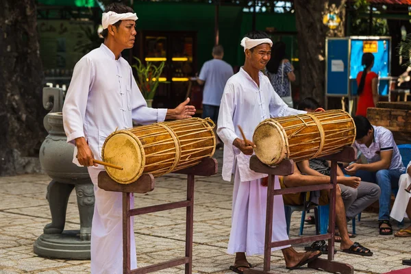Davulcular geleneksel davul ile