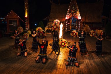  Eğlence gece göstermek