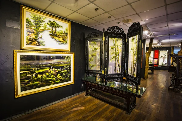 Målningar i museet av silke — Stockfoto