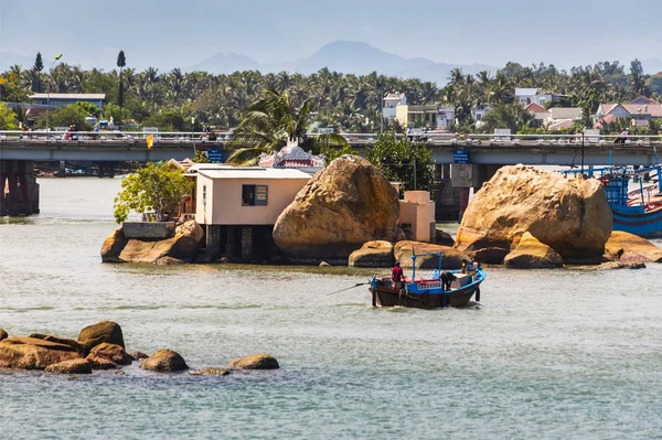 Villaggio sul fiume Kai a Nha Tra — Foto Stock