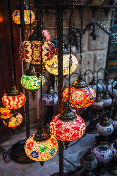 Arab street lantaarns in de stad dubai — Stockfoto