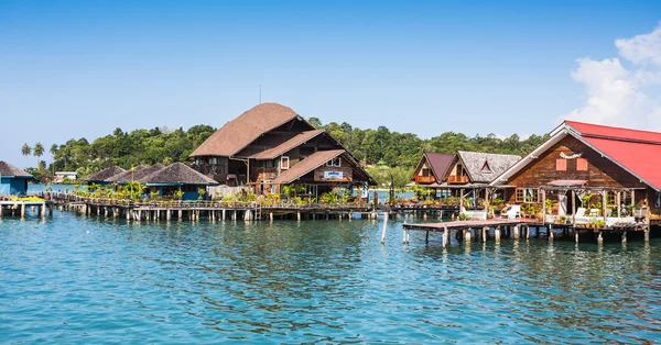 Maisons sur pilotis dans le village de pêcheurs de Bang Bao — Photo