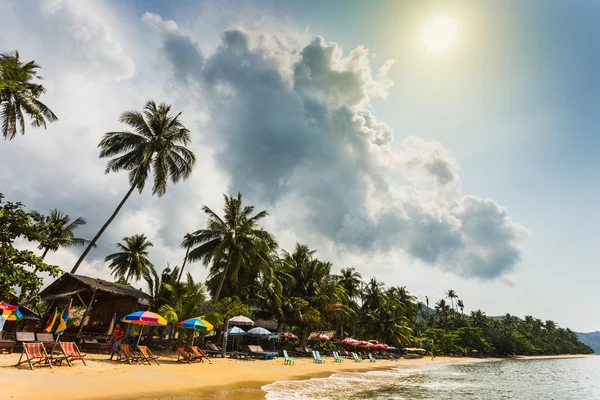 Beautiful tropical beach at island Koh Chang — Stock Photo, Image