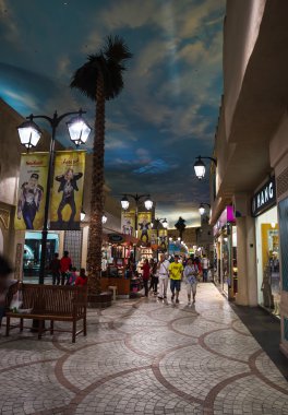 Battuta alışveriş merkezi Dubai en güzel süpermarkete benzer