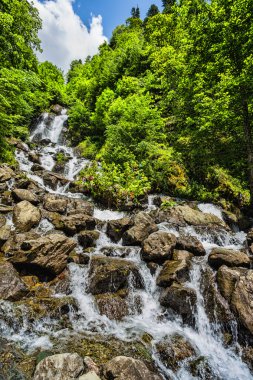 Beyaz çıkıntı ve nehir