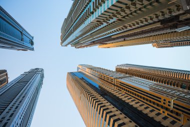 Dubai Yat Limanı uzun kuleleri. Birleşik Arap Emirlikleri