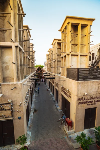 Oude gebouwen en smalle straatjes in Deira — Stockfoto