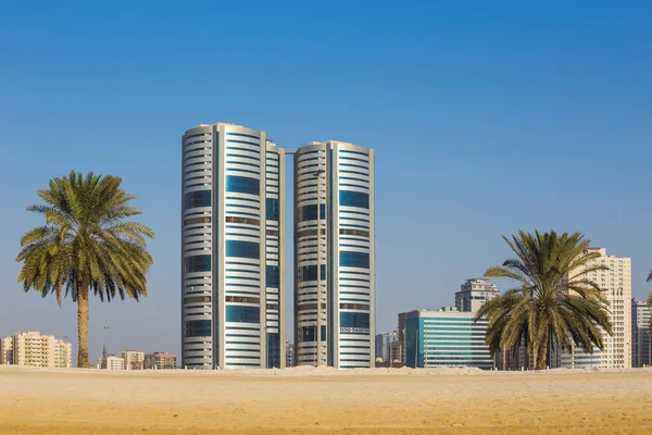 Algemeen beeld van moderne gebouwen in sharjah — Stockfoto