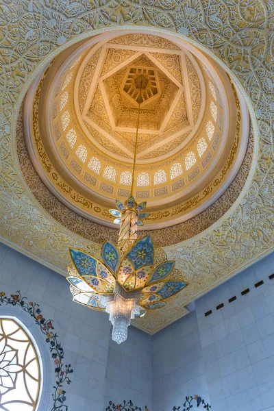 Wnętrze meczetu zayed shaikh — Zdjęcie stockowe