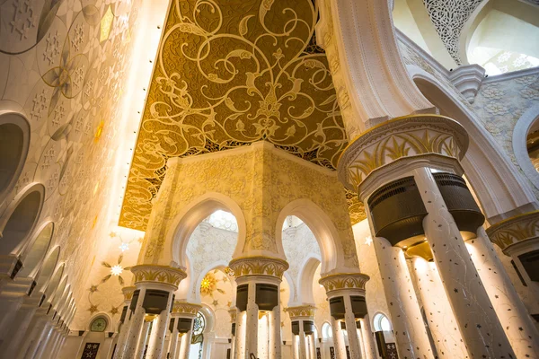 Şeyh zayed Camisi içi