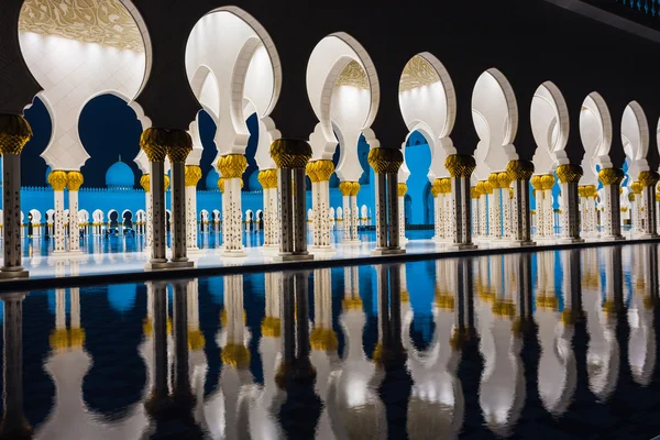 The Shaikh Zayed Mosque in Abu Dhabi — Stock Photo, Image