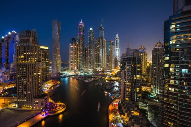 Gece Dubai Marina 'sı