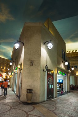Dubai, Birleşik Arap Emirlikleri - 2 Kasım 2013: Battuta Alışveriş Merkezi: en güzel süpermarkete benzer