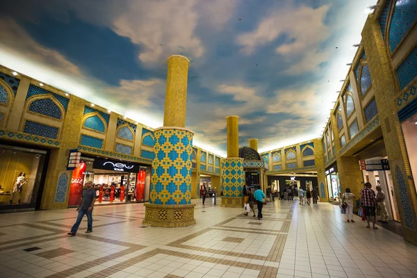 Battuta Mall stormarknad i Dubai — Stockfoto