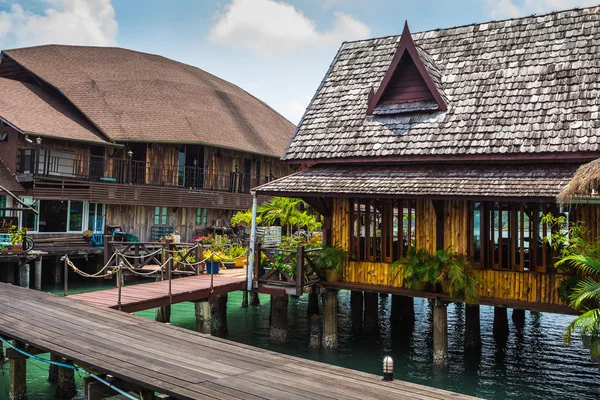 Houses on stilts in fishing village — Stock Photo, Image