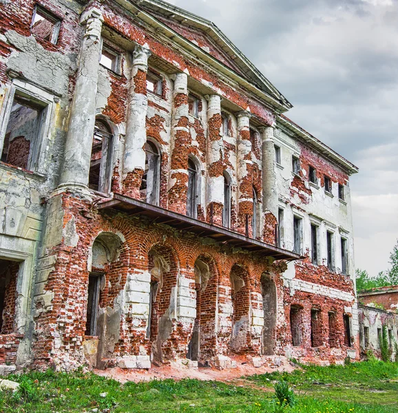 Verlassene Villa in der Nähe von Moskau — Stockfoto