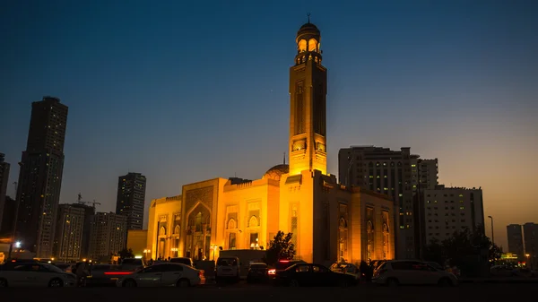 Нур мечеті Аль в Шарджі вночі — стокове фото