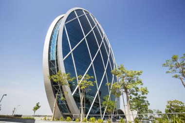 Abu Dhabi, Birleşik Arap Emirlikleri - 5 Kasım: Aldar Genel Müdürlük Binası ilk dairesel yapının türünün Ortadoğu daki 5 Kasım 2013 tarihinde Abu Dabi, Birleşik Arap Emirlikleri olduğunu