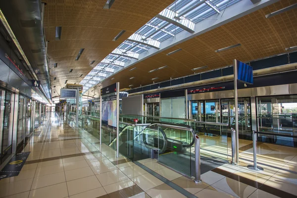 Dubai Metro as world's longest fully automated metro — Stock Photo, Image