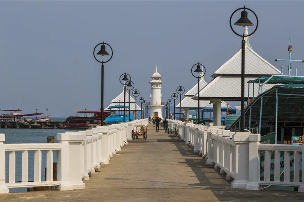 Koh chang Adası bang bao iskelede deniz feneri — Stok fotoğraf