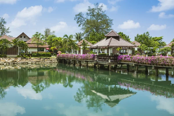 Klong Prao Resort. Domki nad zatoką w tropikalnym ogrodzie — Zdjęcie stockowe