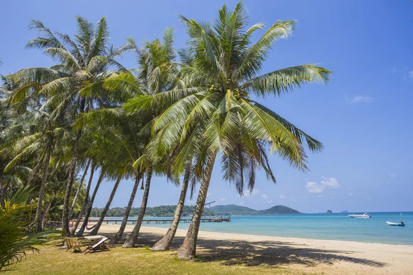 Hermosa playa tropical en la isla Koh Chang — Foto de Stock