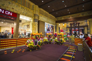 Battuta alışveriş merkezi Dubai en güzel süpermarkete benzer