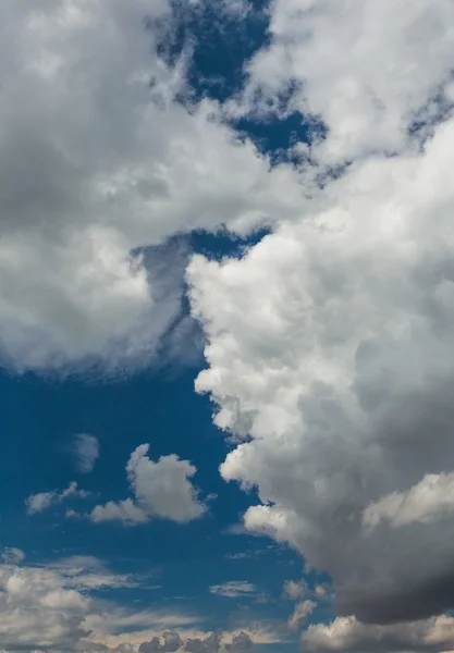 Der Himmel mit Wolken — Stockfoto