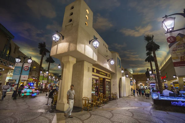 Battuta Mall es el supermercado más hermoso de Dubai — Foto de Stock