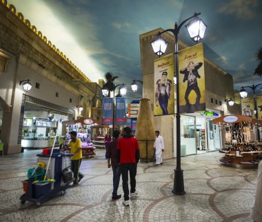 Battuta alışveriş merkezi Dubai en güzel süpermarkete benzer