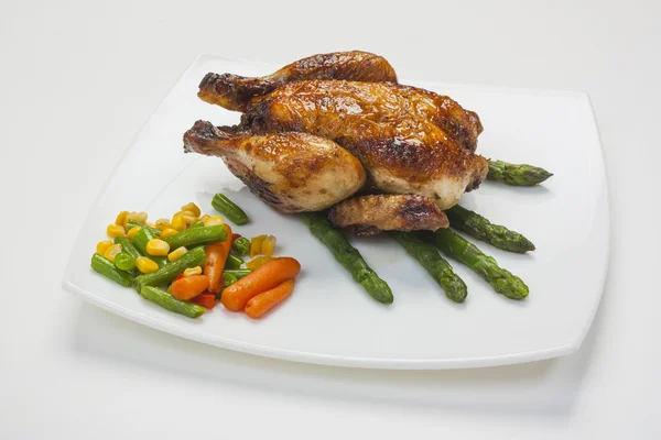 Cosce di pollo con asparagi — Foto Stock