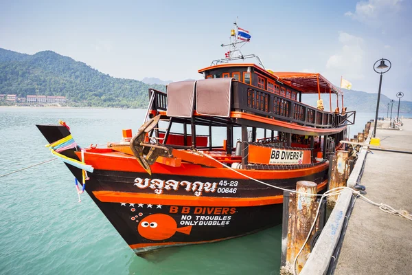 Schiffe in Thailand auf der Insel Koh Chang — Stockfoto