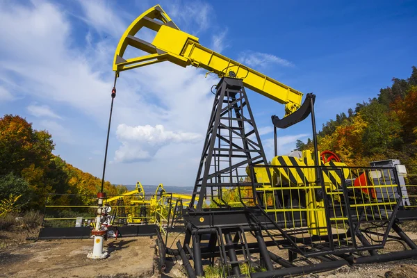 Oil Pump in forest — Stock Photo, Image