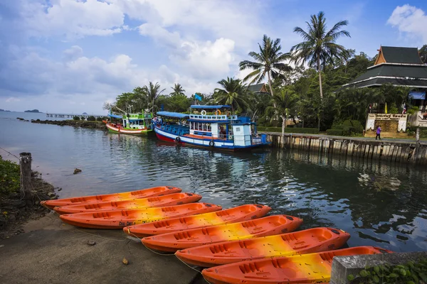 Navios na Tailândia na ilha de Koh Chang — Fotografia de Stock