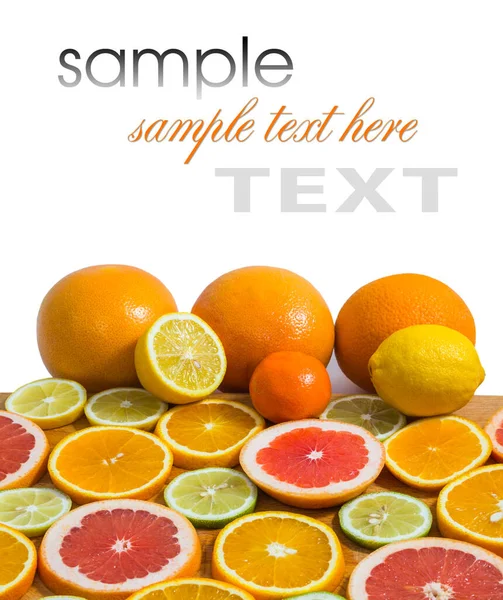 Zitrusfrüchte Hintergrund Mit Geschnittenen Orangen Zitronen Limetten Mandarinen Und Grapefruit — Stockfoto