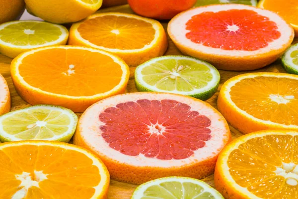 Фрагмент Цитрусовых Нарезанными Апельсинами Лимонными Мандаринами Грейпфрутом Символ Здорового Питания — стоковое фото