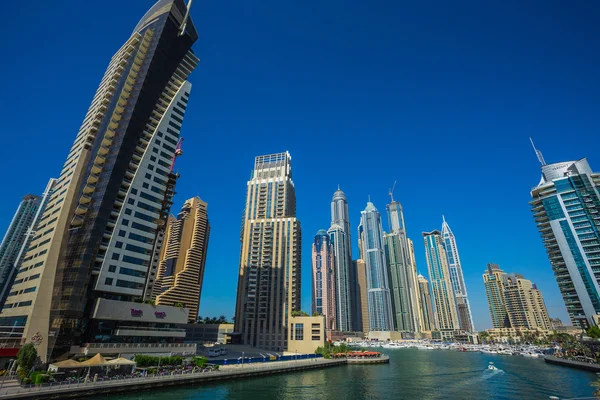 Edificios altos en Dubai — Foto de Stock