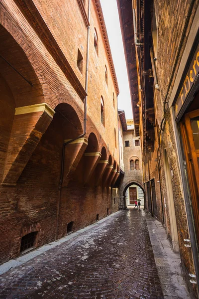 Smal straatje in bologna — Stockfoto