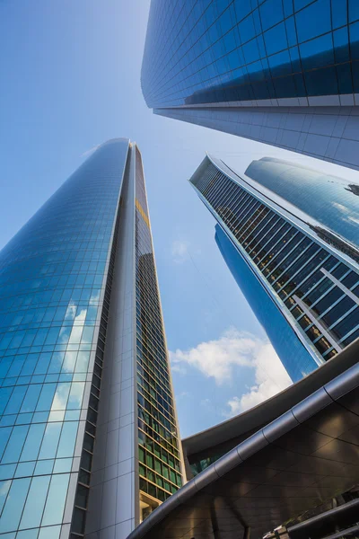 Arranha-céus em Abu Dhabi — Fotografia de Stock