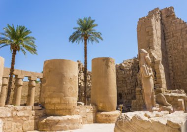 Mısır 'daki Karnak tapınağının antik kalıntıları