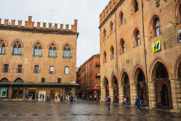 Piazza maggiore mit accursio palast und palazzo del podesta — Stockfoto